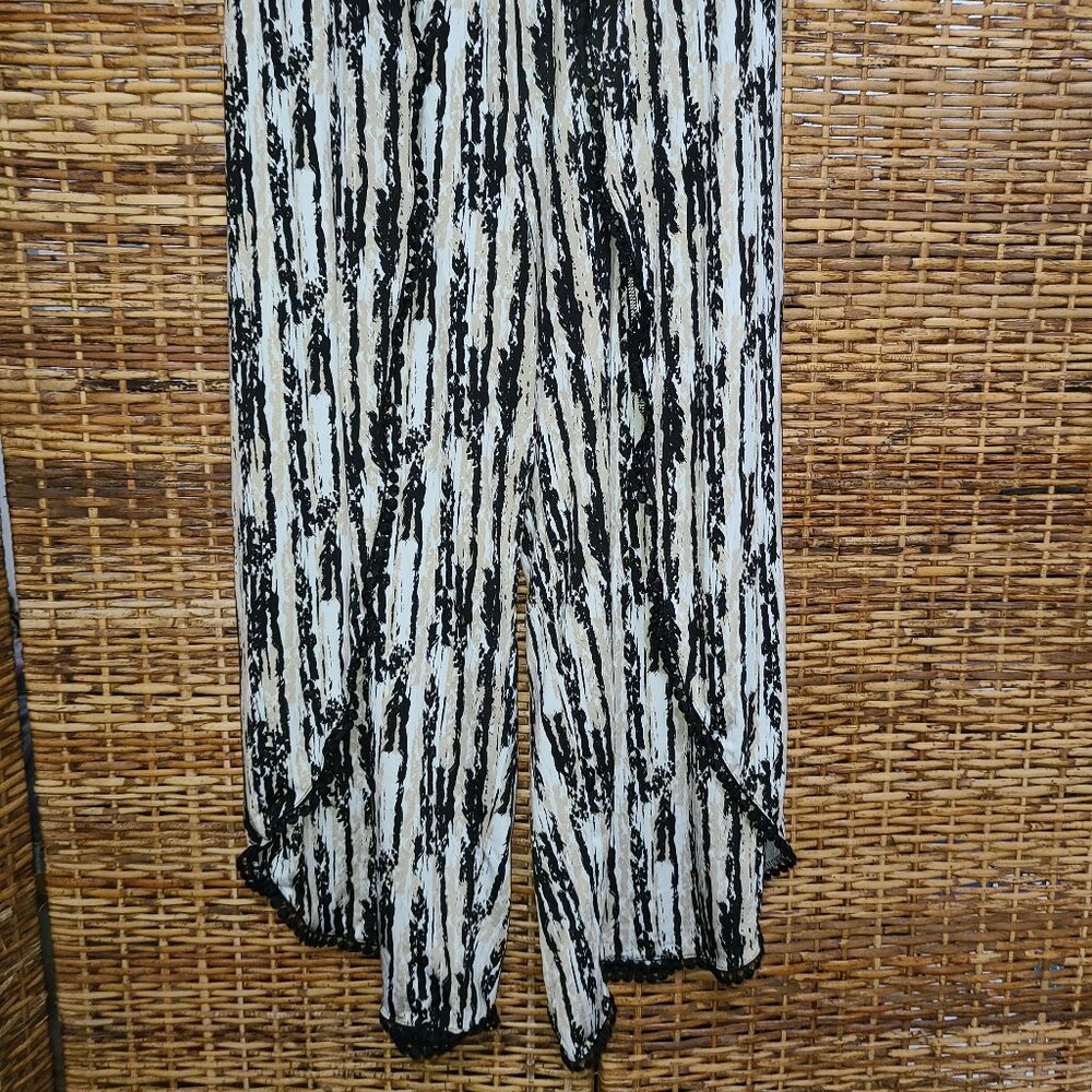 Robert Louis Capri Pants Pull On Genie Harem Size Large Taupe Black White Wrap